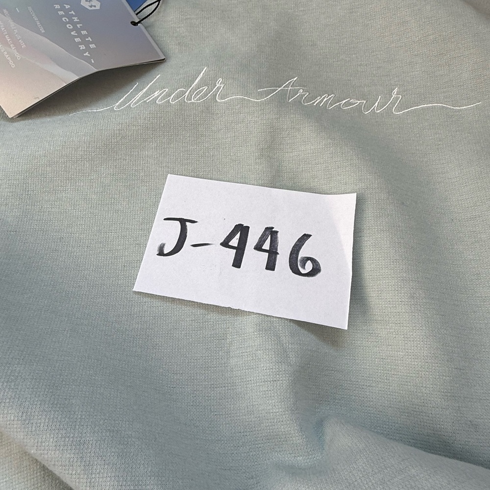 Under Armour Women’s Light Green Crewneck Sweatshirt NWT Size M - Picture 10 of 10
